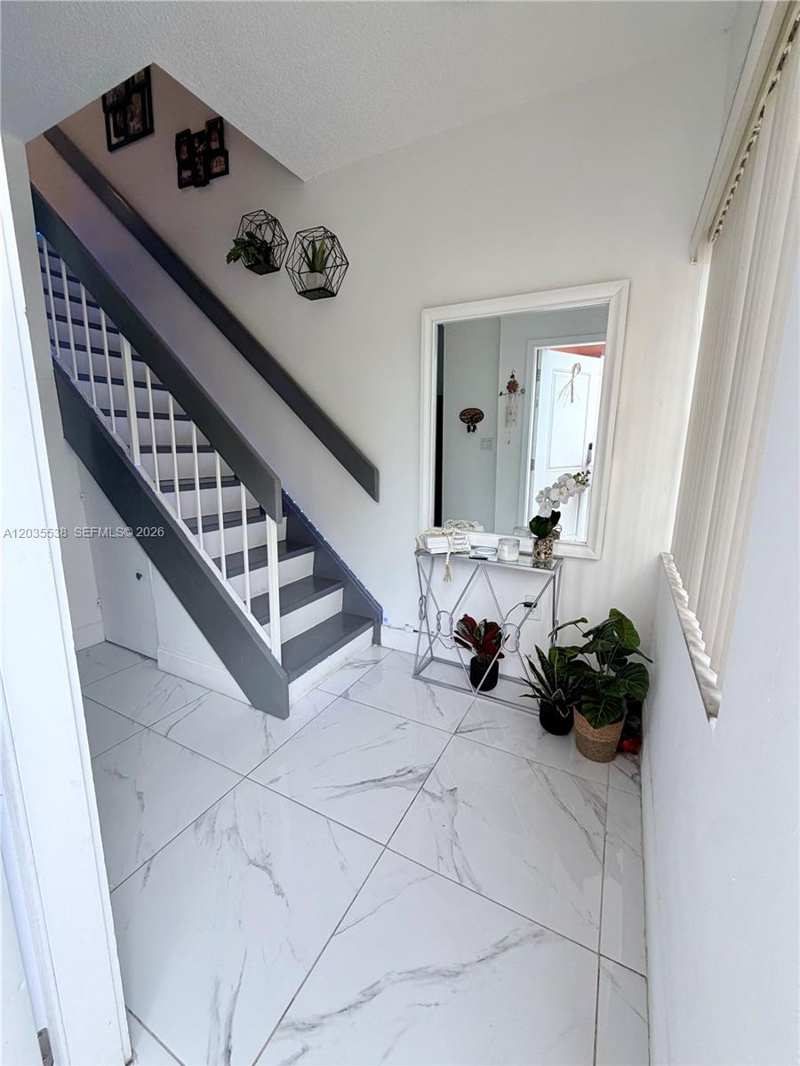 270 NW 71st Ave # 4, Miami FL 33126