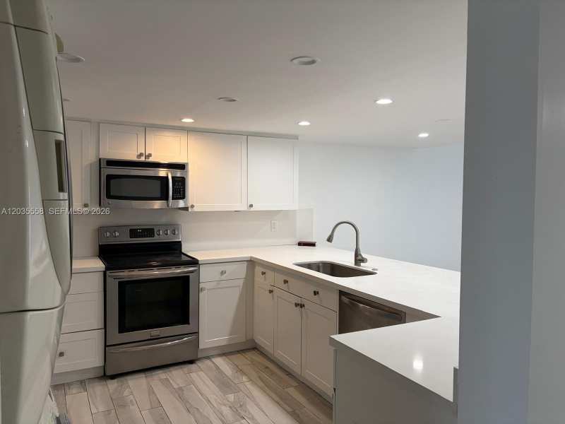 1403 White Pine Dr, Wellington FL 33414