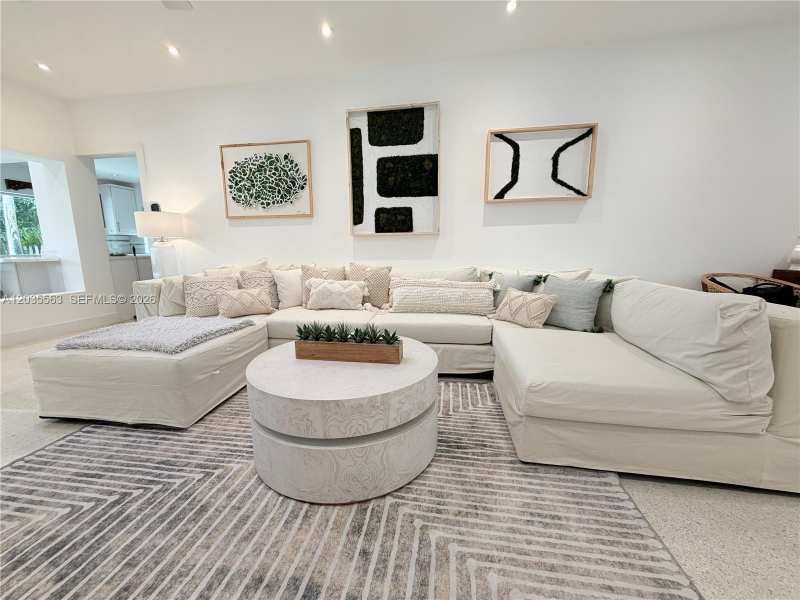 1460 Cleveland Rd, Miami Beach FL 33141