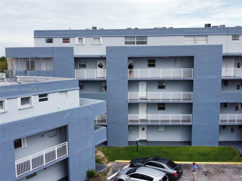 9351 Fontainebleau Blvd # B403, Miami FL 33172