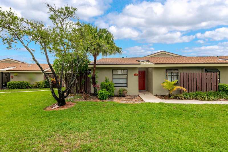 161 Meadows Drive # 161, Boynton Beach FL 33436