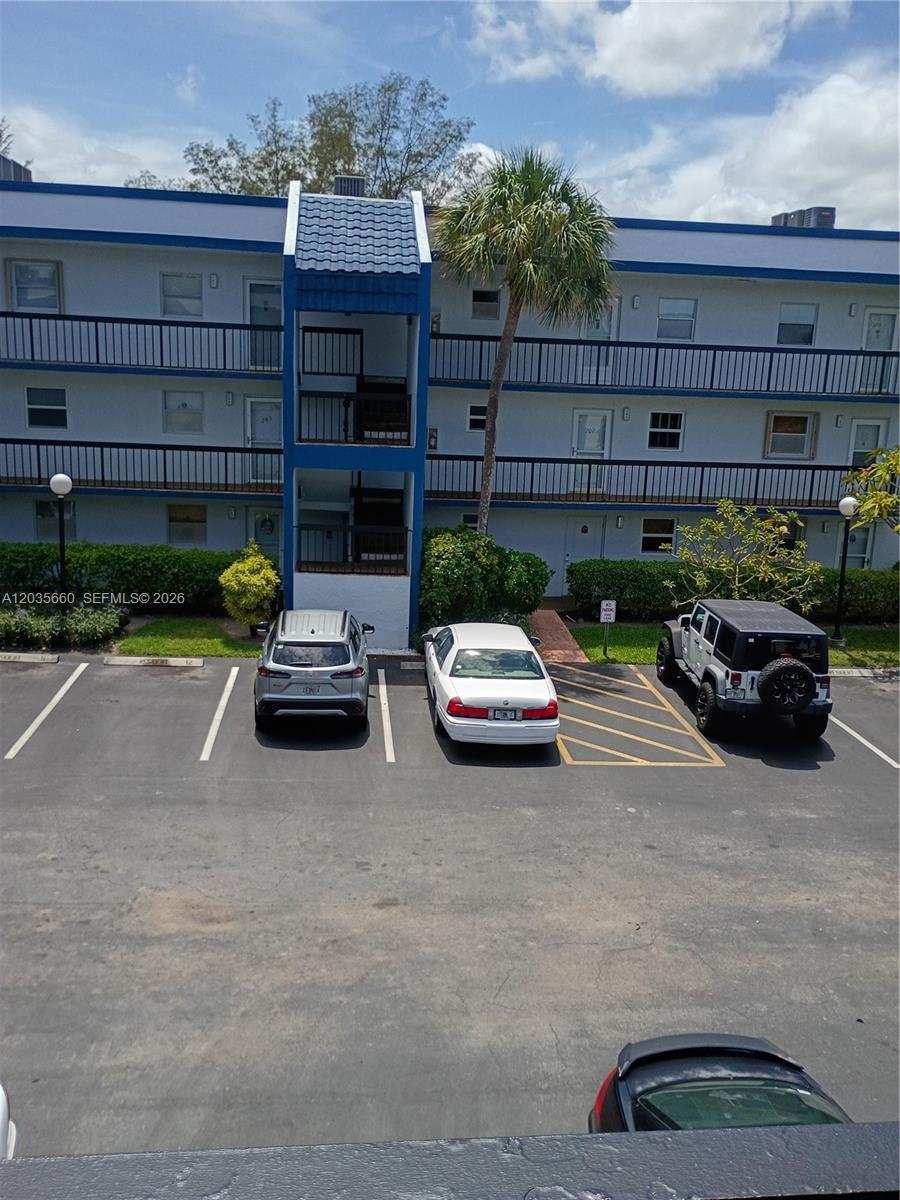 3040 Holiday Springs Blvd # 311, Margate FL 33063