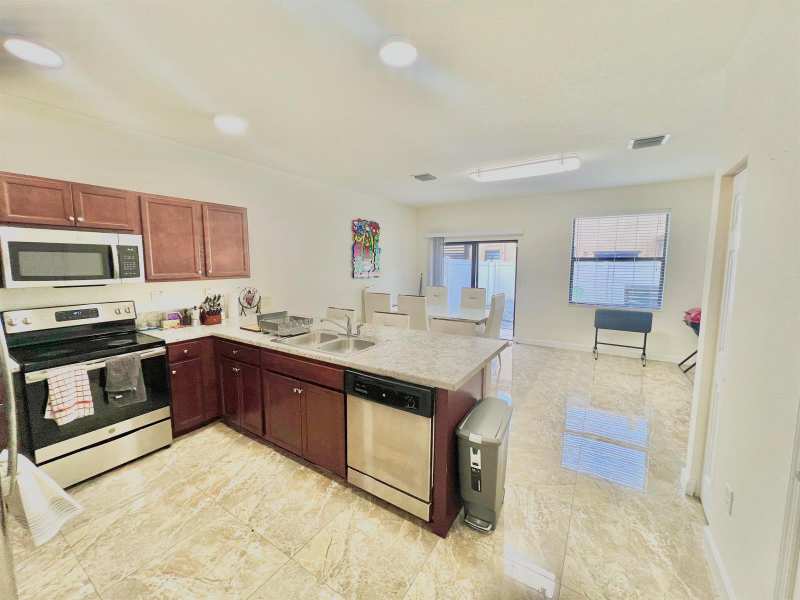 10490 W 33rd Way, Hialeah FL 33018