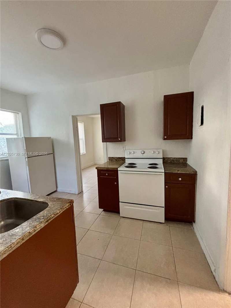 1060 NW 47th St # 7, Miami FL 33127