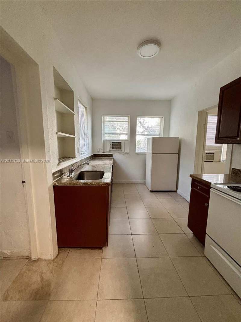 1060 NW 47th St # 7, Miami FL 33127