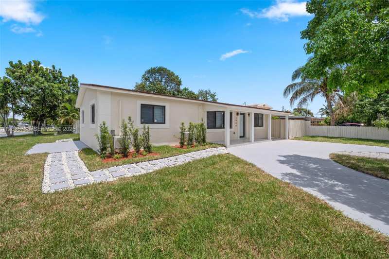 1944 NE 2nd Ave, Pompano Beach FL 33060