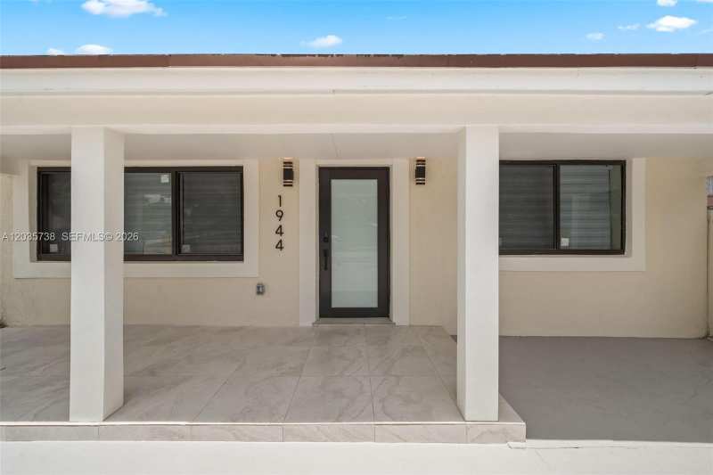 1944 NE 2nd Ave, Pompano Beach FL 33060