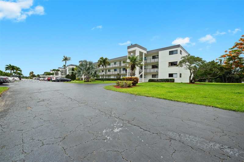 5598 Witney Dr # 214, Delray Beach FL 33484