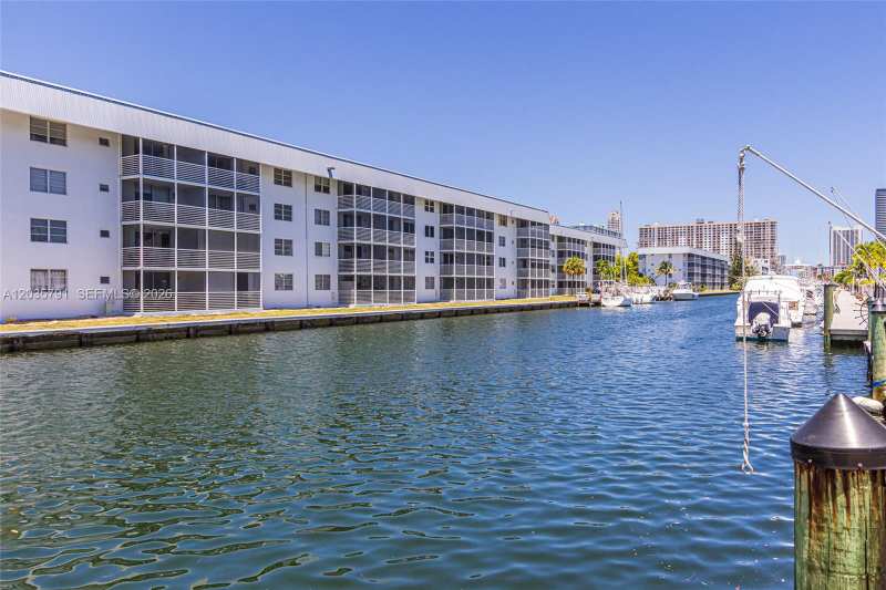 3527 NE 168th St # 309, North Miami Beach FL 33160