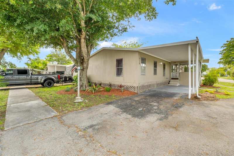 710 NW 217th Way, Pembroke Pines FL 33029
