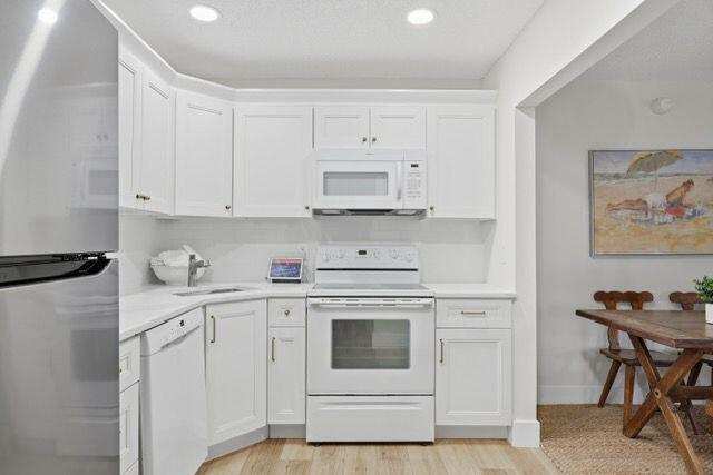 3561 Tall Pine Way # C2, FL 33463