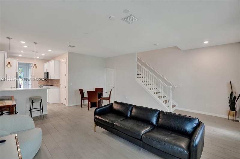 5140 Eucalyptus Dr # 5, Hollywood FL 33021