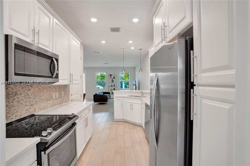5140 Eucalyptus Dr # 5, Hollywood FL 33021