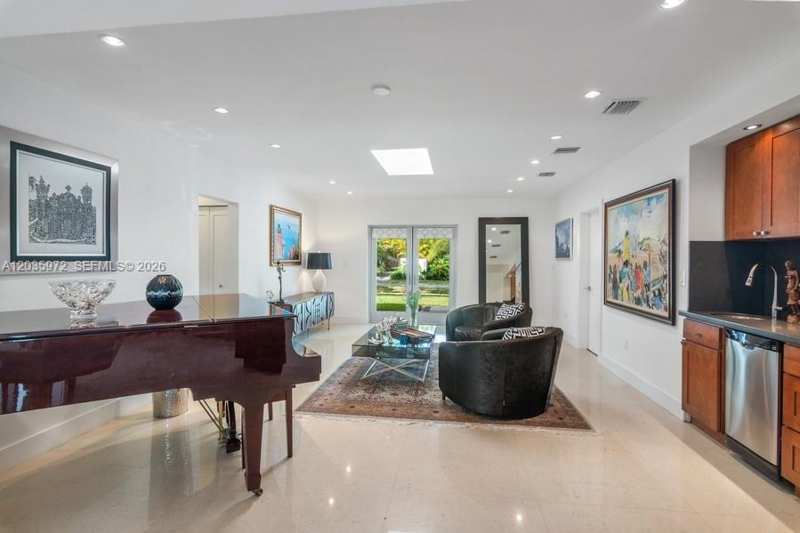 8215 SW 63rd Pl, Miami FL 33143