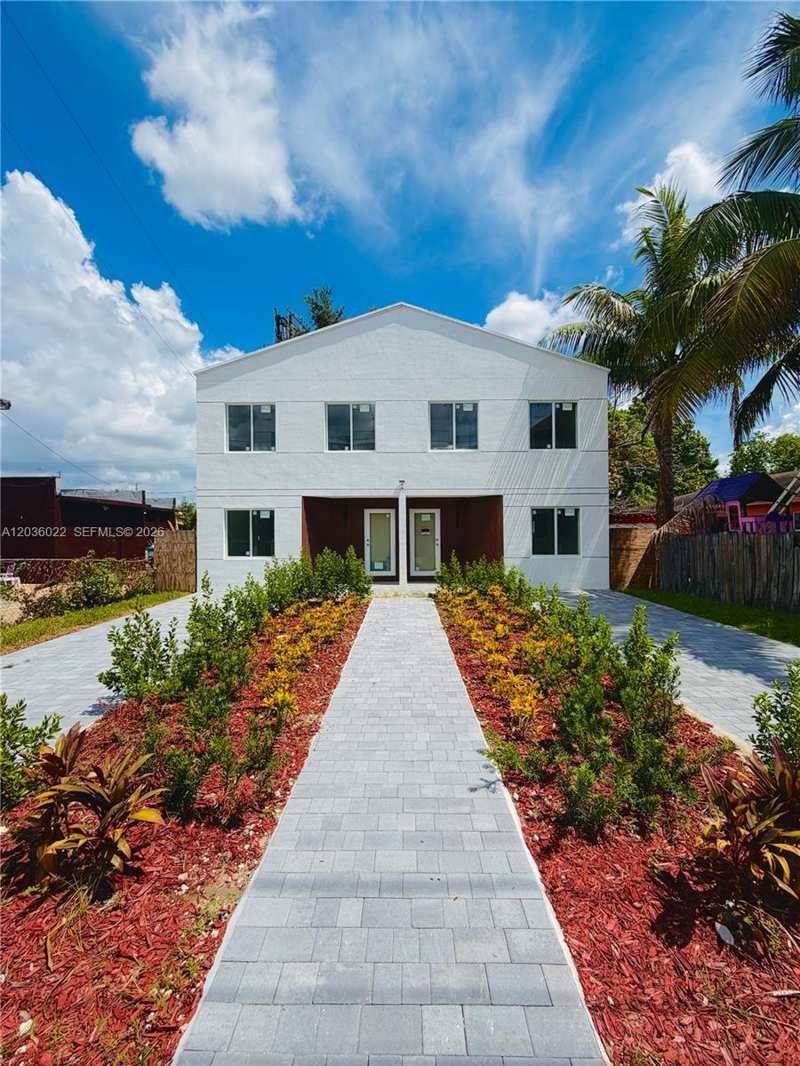 1629 NW 40th St, Miami FL 33142