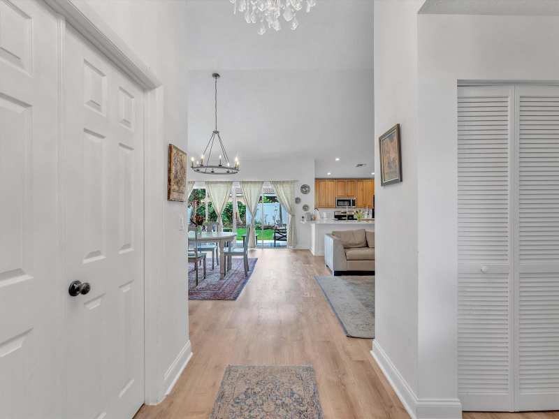 1097 Roble Way, Palm Beach Gardens FL 33410