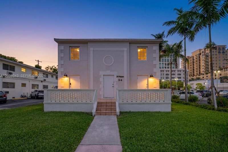 217 Madeira Ave # 4, Coral Gables FL 33134