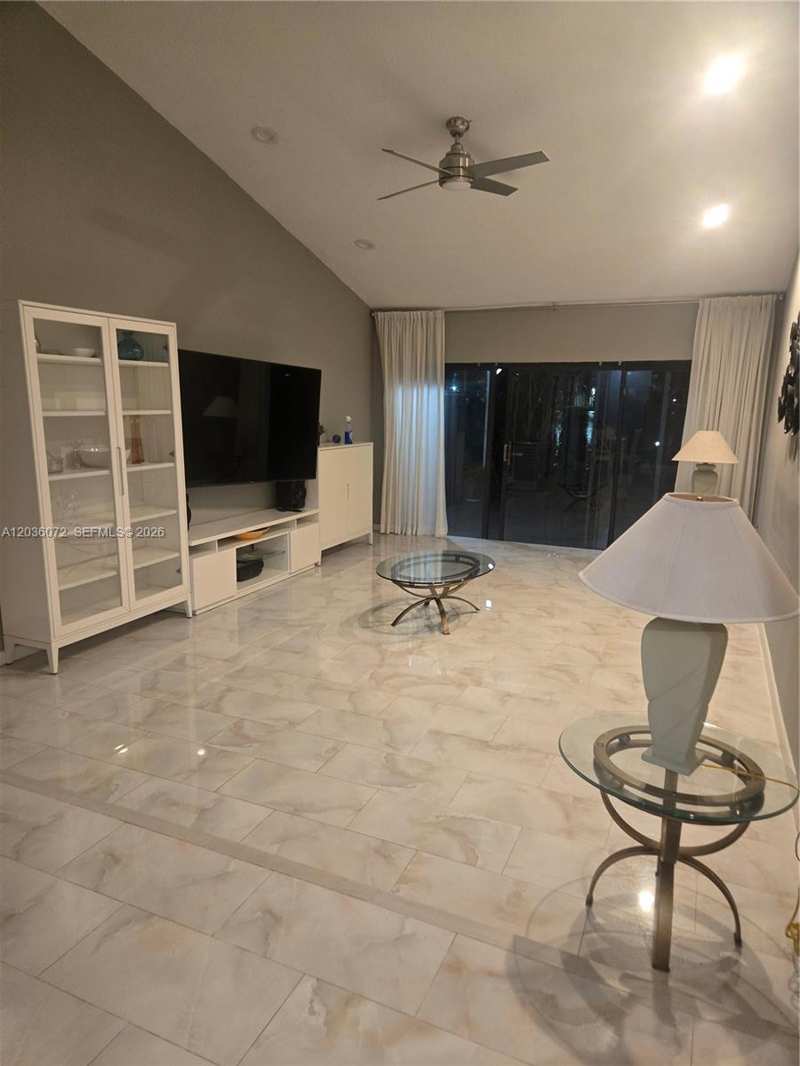 590 NE 199th Ter # 2Y, Miami FL 33179