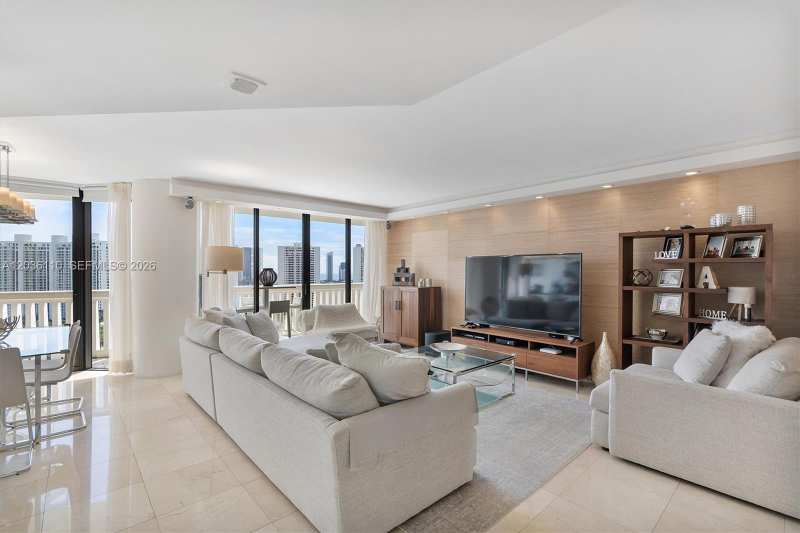 1000 W Island Blvd # 2307, Aventura FL 33160