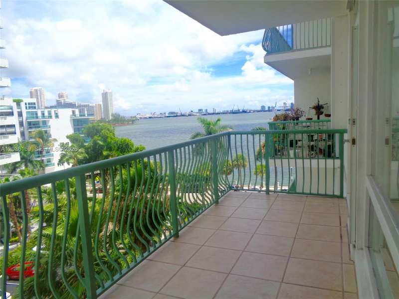 1408 Brickell Bay Dr # 613, Miami FL 33131