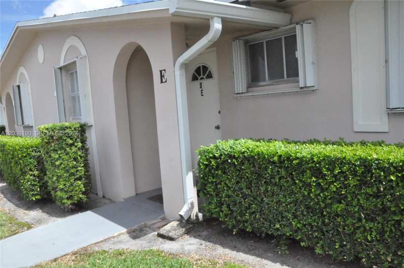2784 E Dudley Dr E, West Palm Beach FL 33415