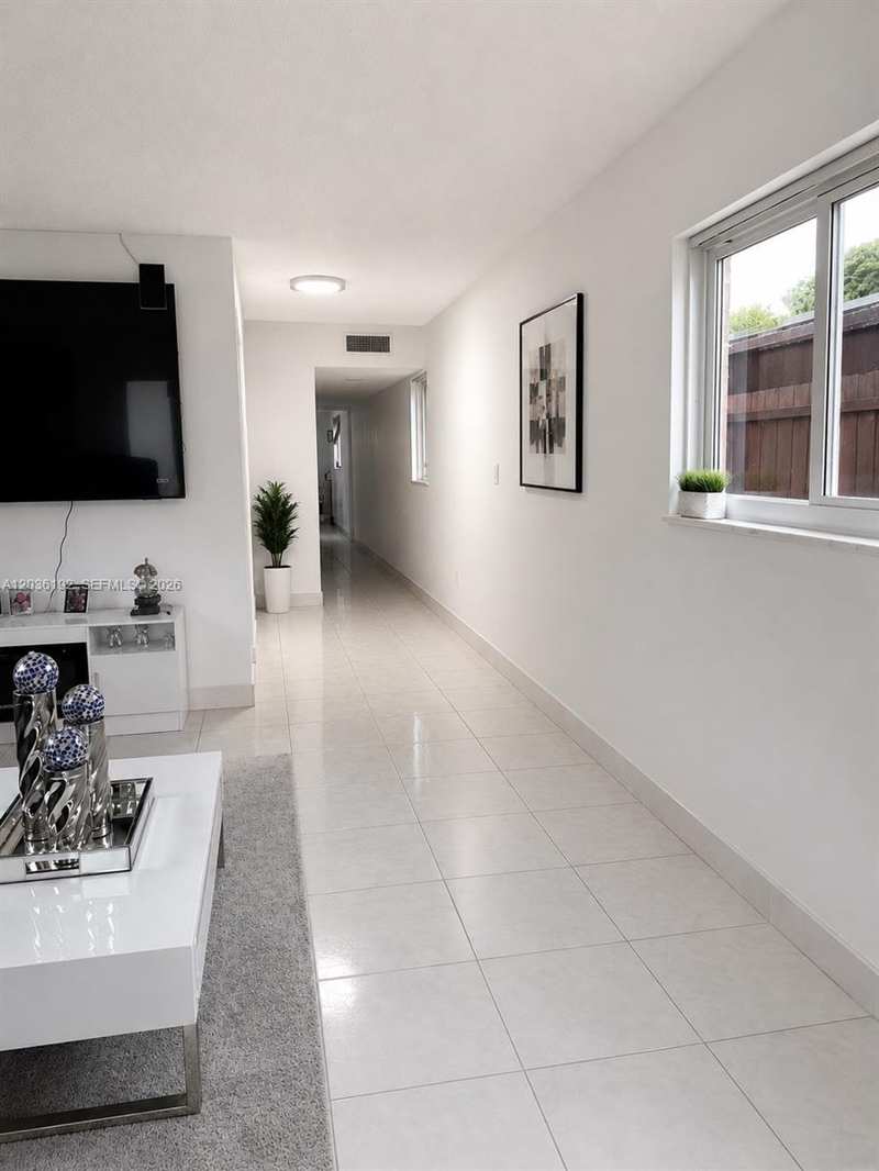 380 W 45th St, Hialeah FL 33012