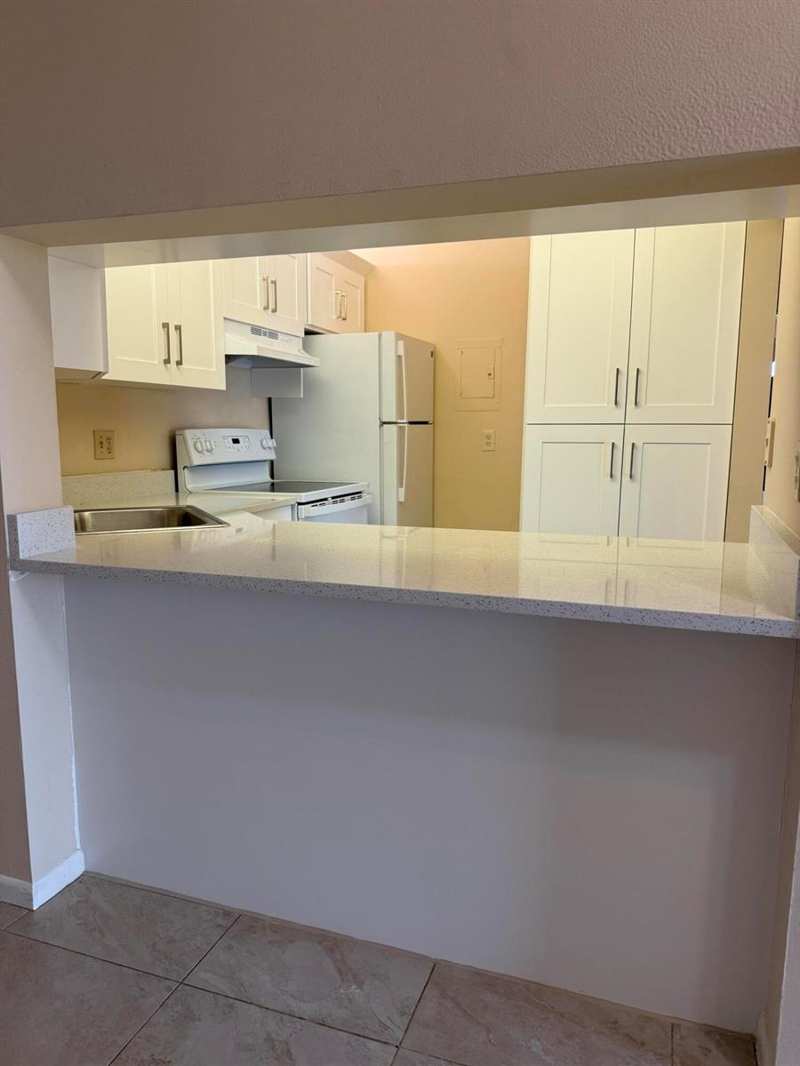 703 Sunny Pine Way # B3, FL 33415