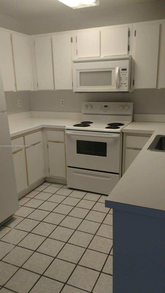 9810 Hammocks Blvd # 202, Miami FL 33196