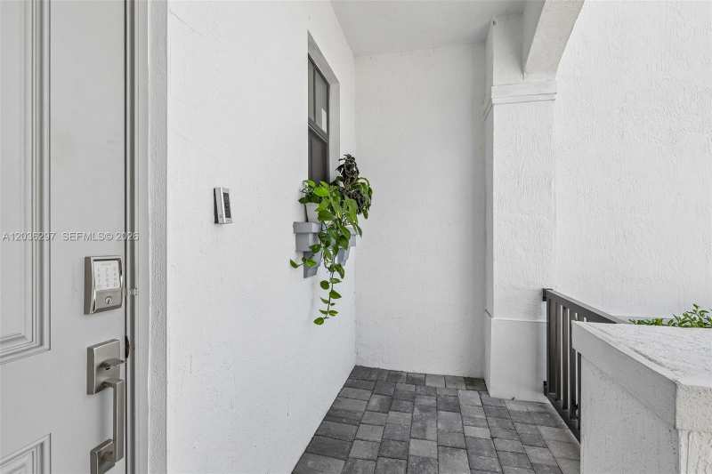 592 NW 203rd Ter, Miami Gardens FL 33169