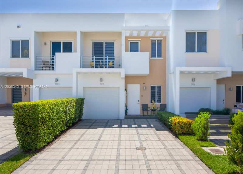 7117 NW 103rd Path, Doral FL 33178