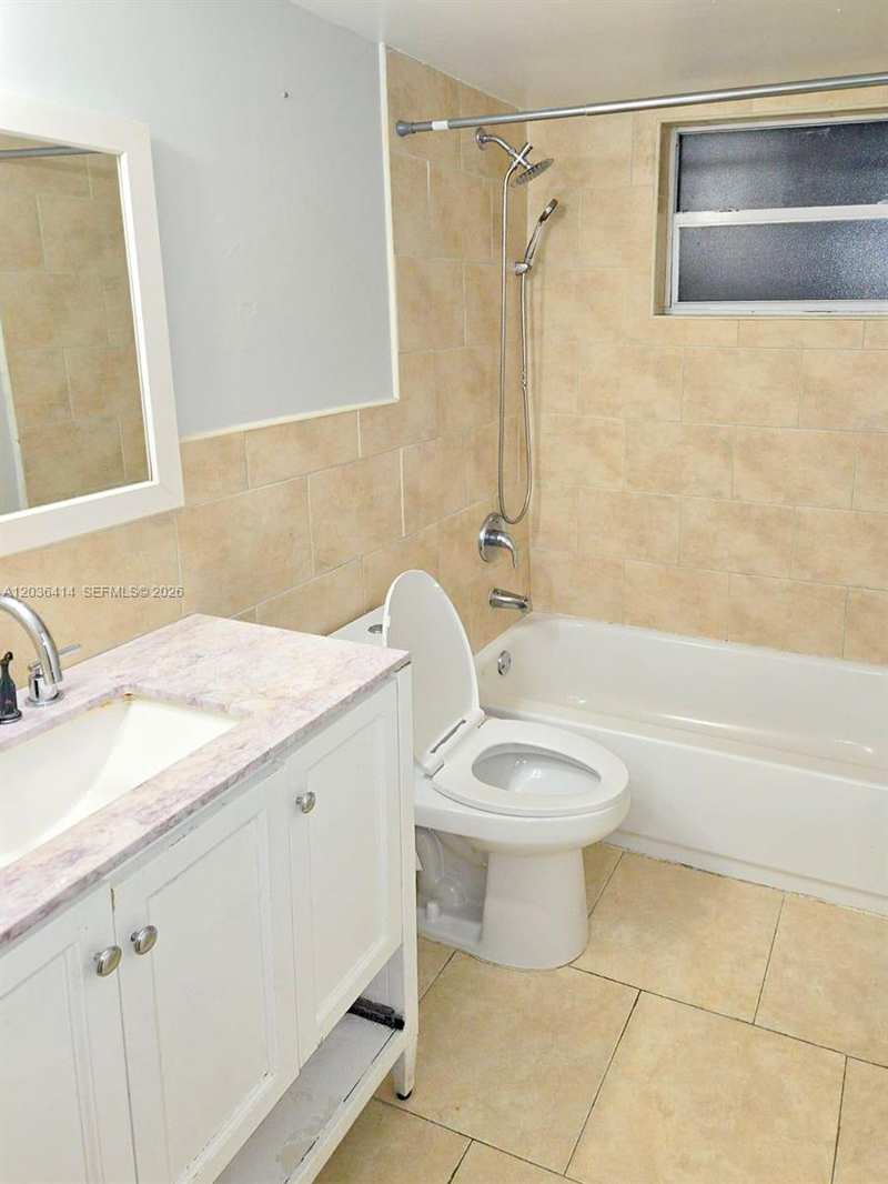 2008 Jackson St # B2, Hollywood FL 33020