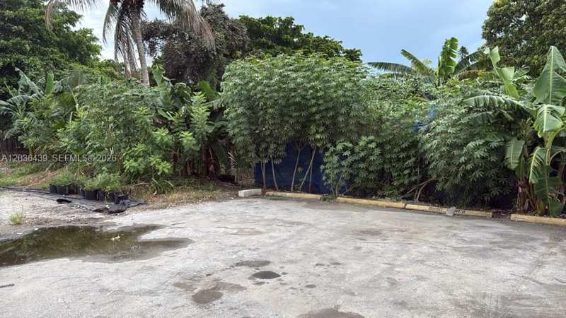11970 NW 159th St, Hialeah FL 33018