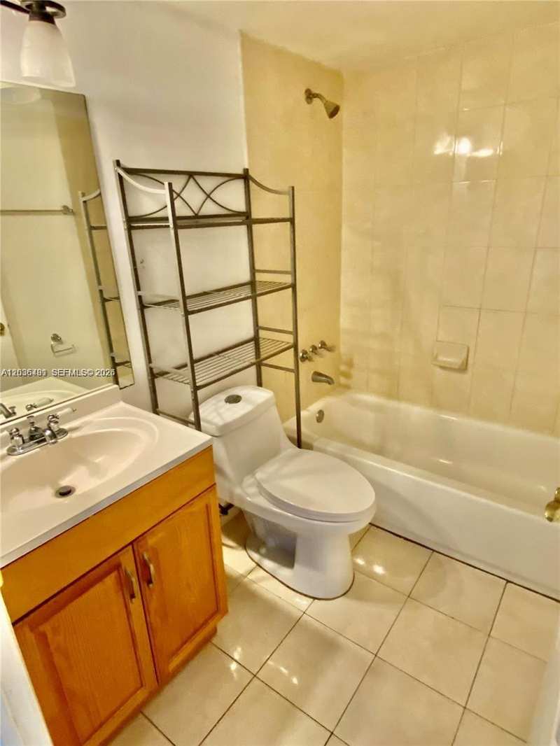 300 W Palm Cir W # 208, Pembroke Pines FL 33025