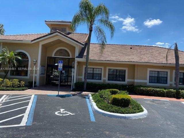 300 W Palm Cir W # 208, Pembroke Pines FL 33025