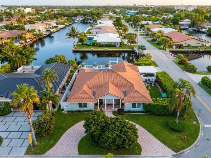 5841 Bayview Drive, Fort Lauderdale FL 33308