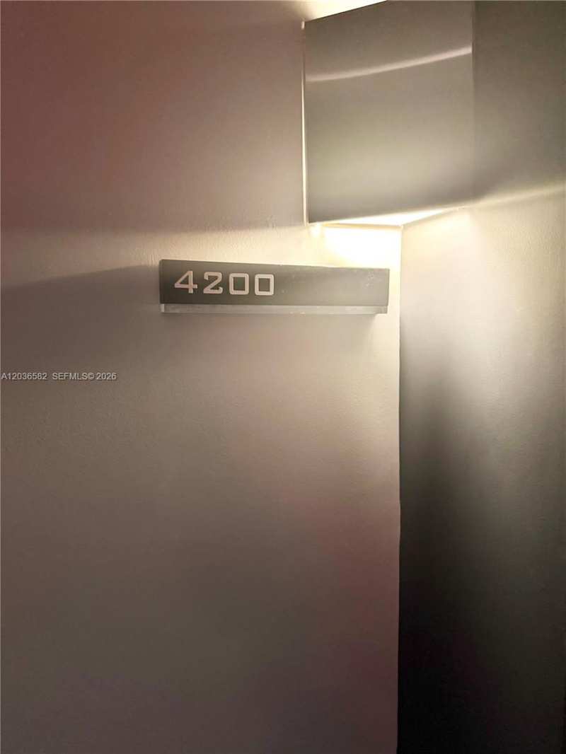 335 BISCAYNE BL # 4200, Miami FL 33131