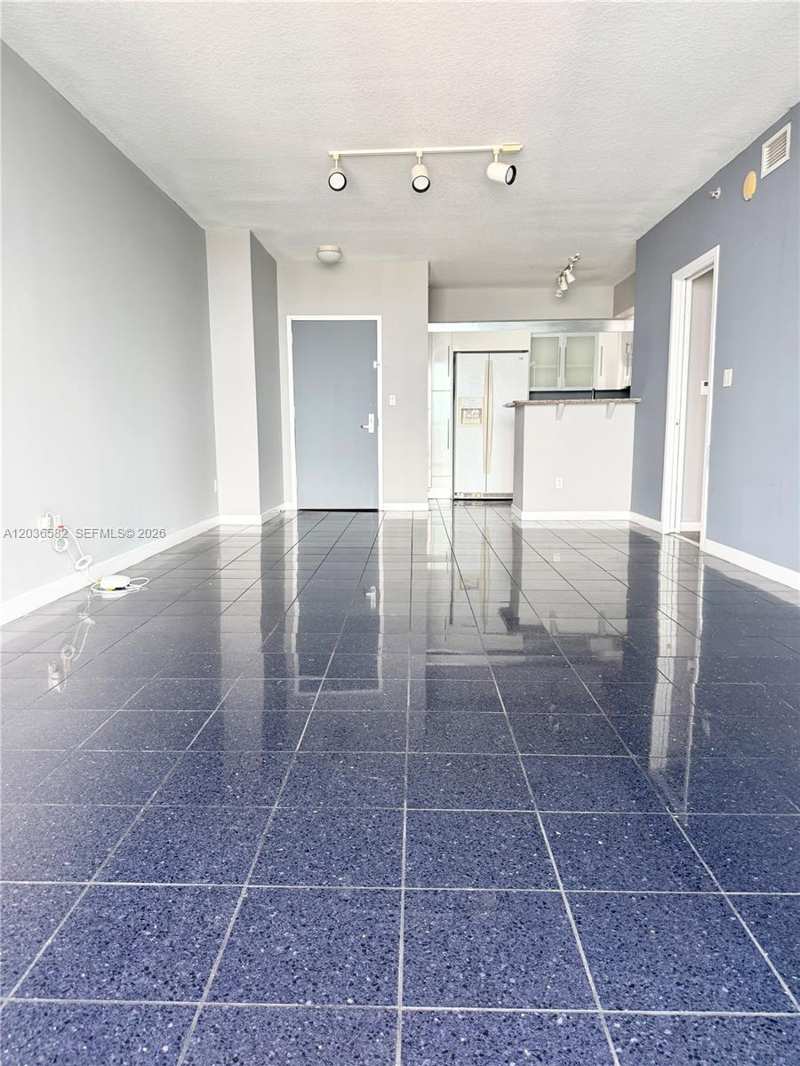 335 BISCAYNE BL # 4200, Miami FL 33131