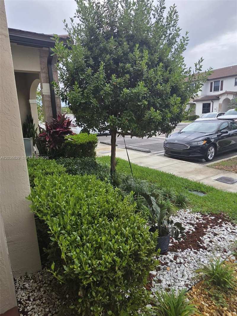 10963 W 32nd Ln, Hialeah FL 33018