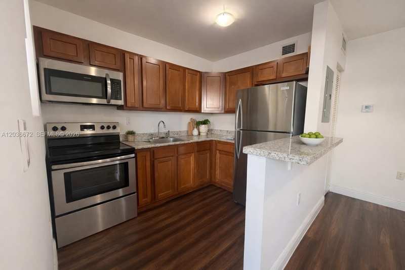 540 NW 7th St # 4, Miami FL 33136