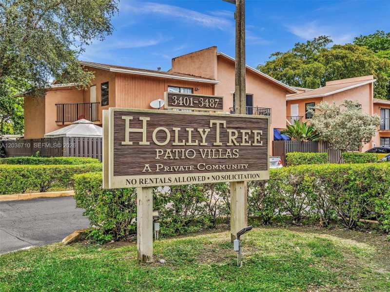 3483 SW 52nd Ave, Pembroke Park FL 33023