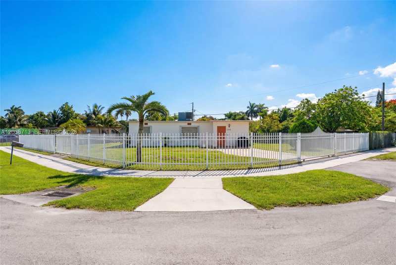 15398 Garfield Dr, Homestead FL 33033