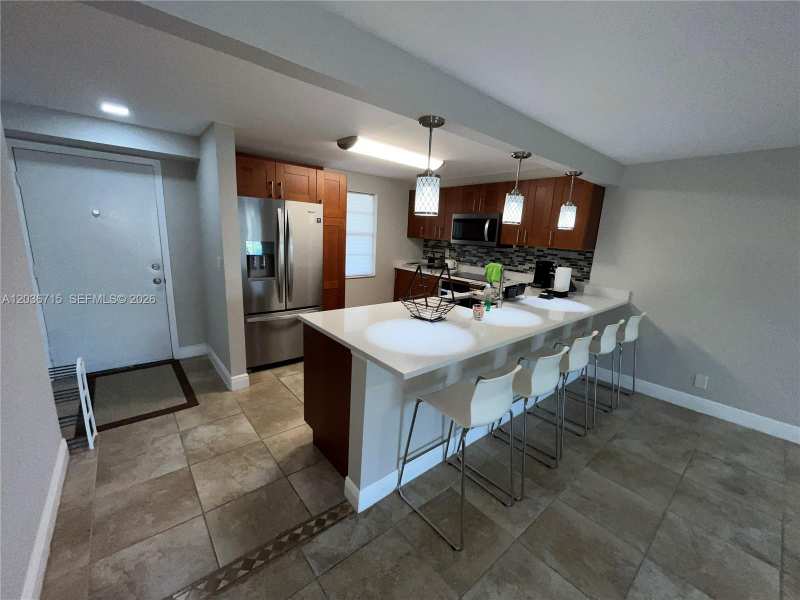 301 SE 3rd St # 204, Dania Beach FL 33004