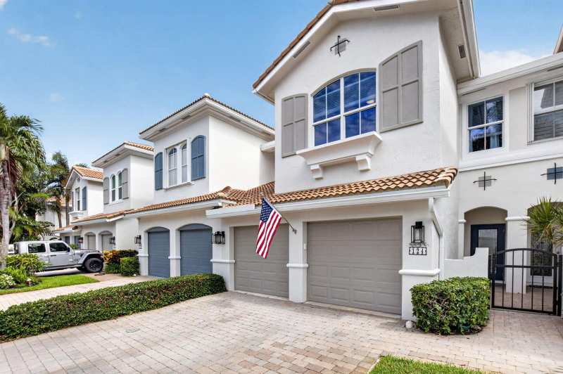 124 Las Brisas Circle, Hypoluxo FL 33462