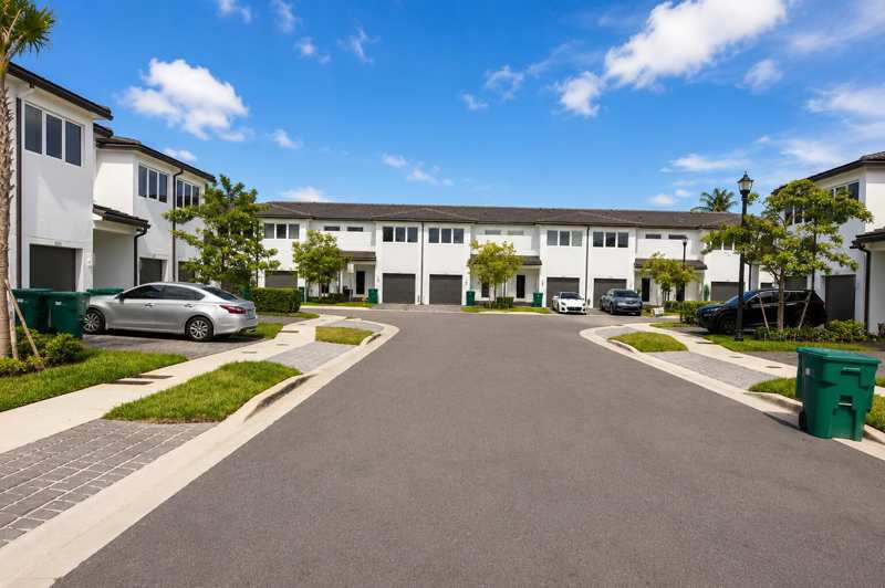 5085 SW 37th Street, West Park FL 33023