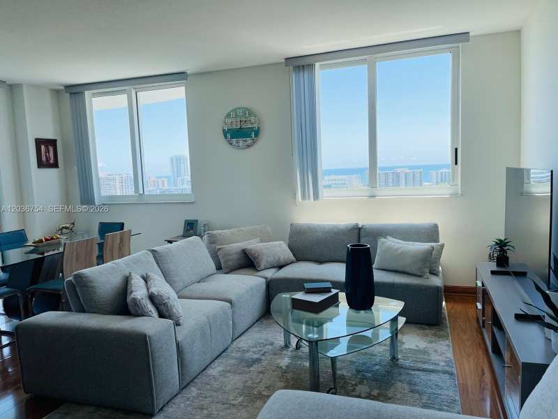 DUO CONDOMINIUM EAST