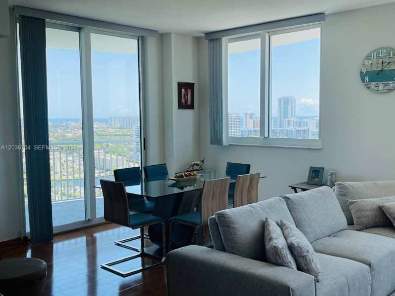 DUO CONDOMINIUM EAST