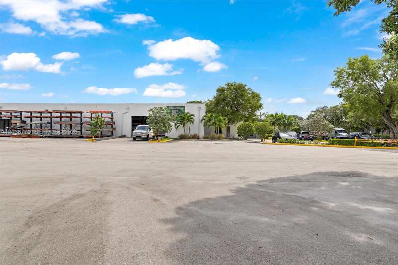 2775 NW 63rd Ct, Fort Lauderdale FL 33309