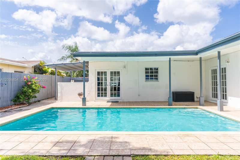 6452 Custer St, Hollywood FL 33024