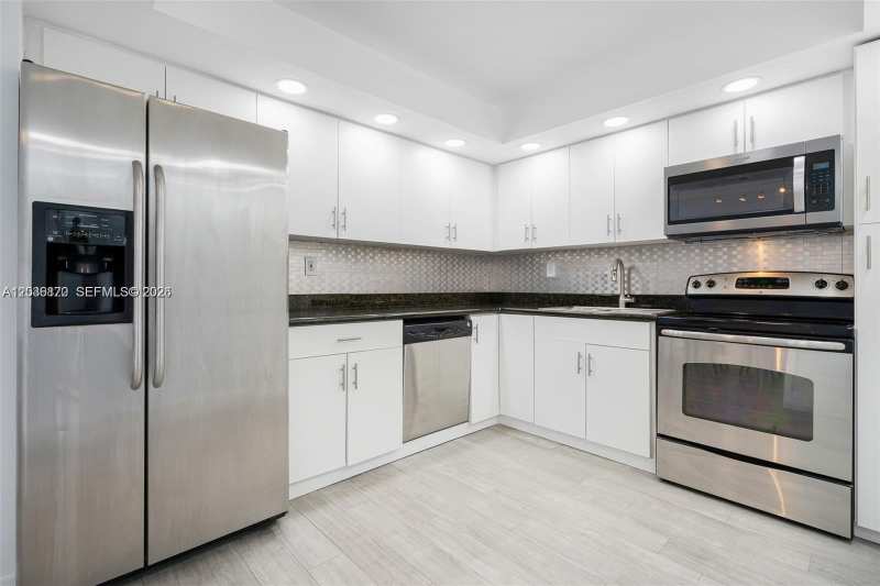 2780 NE 183rd St # 2009, Aventura FL 33160