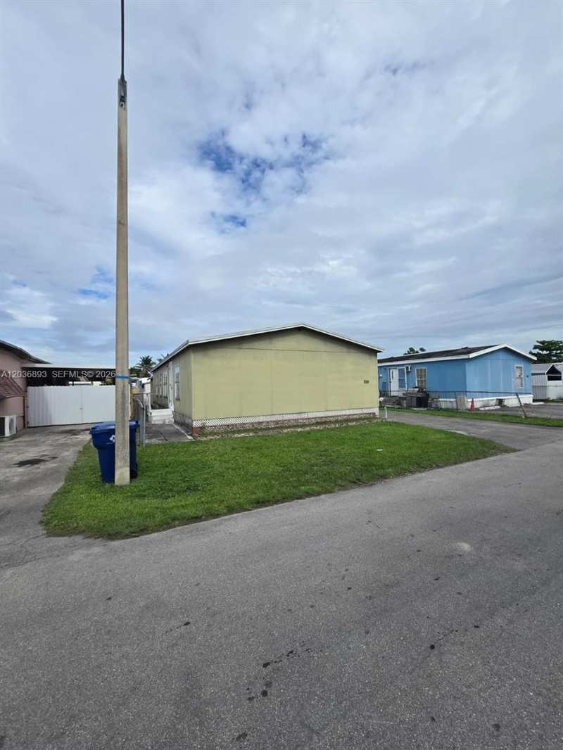 1061 SW 131 PL, Miami FL 33184